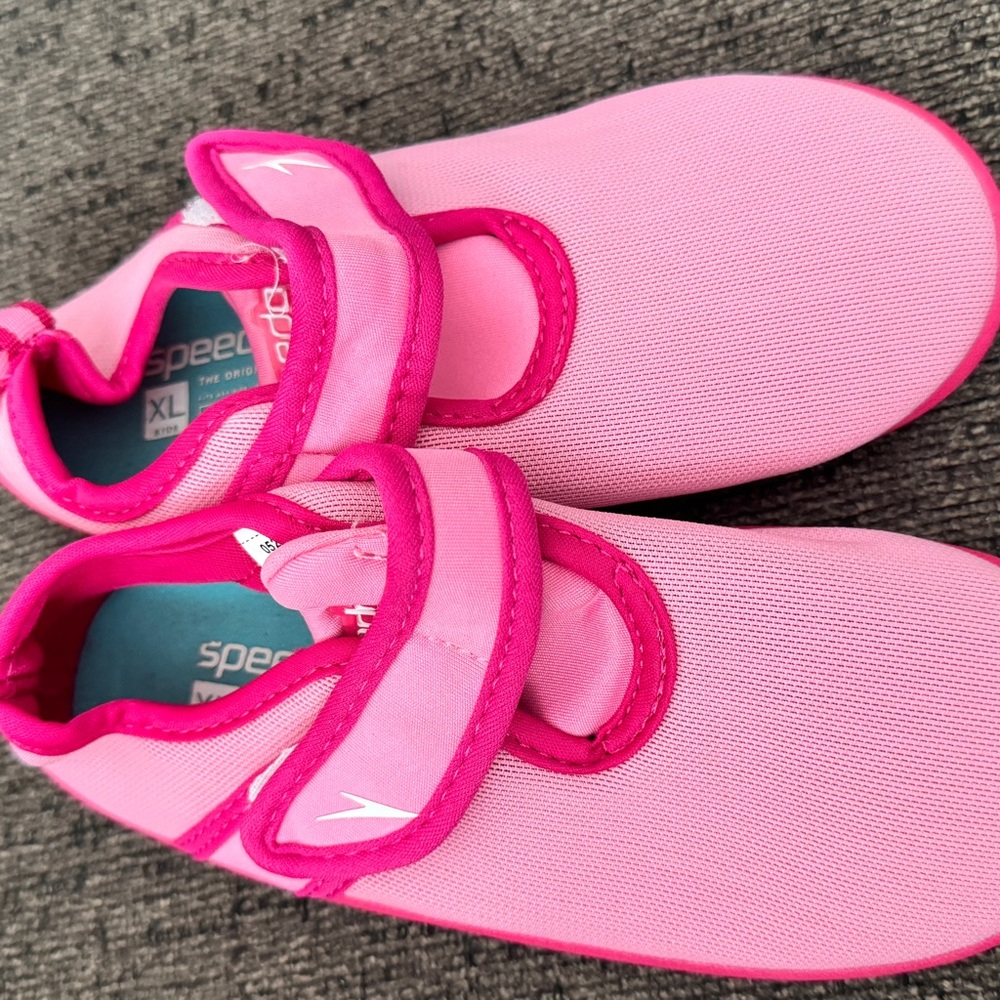 Size 11/12 water shoes girls